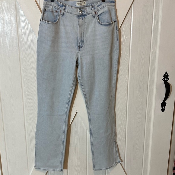 Abercrombie & Fitch Denim - Abercrombie & Fitch - The Slim Straight Ultra High Rise